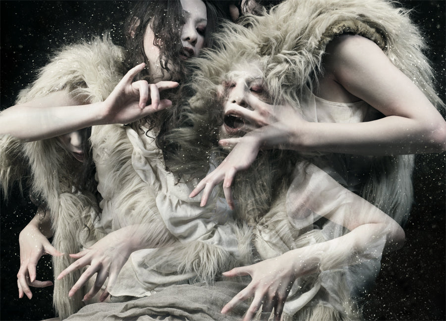 Poster - Wolf daughters