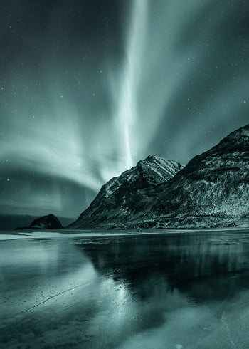 Canvastavla - Lights under Mountains
