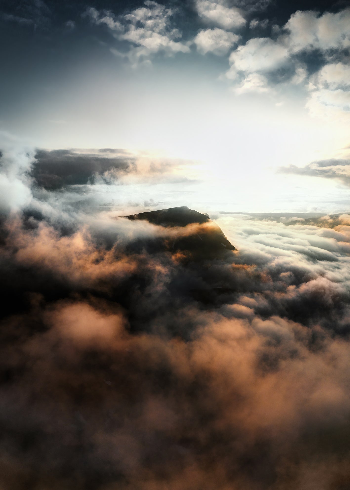 Canvastavla - Above the Clouds (45x60)