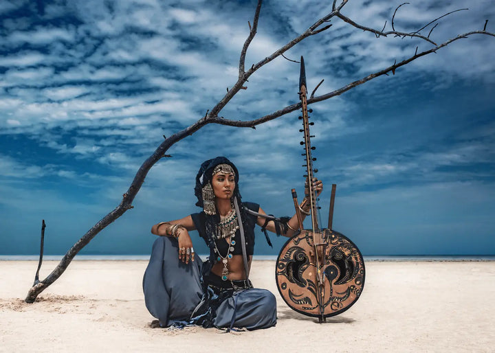 Obraz na płótnie - Tribal Woman in Desert